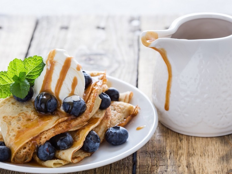  Blueberry vanille pannenkoeken met gezouten boter caramel saus
