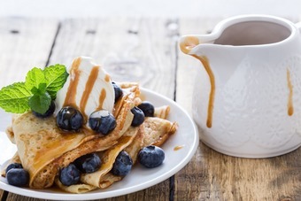  Blueberry vanille pannenkoeken met gezouten boter caramel saus