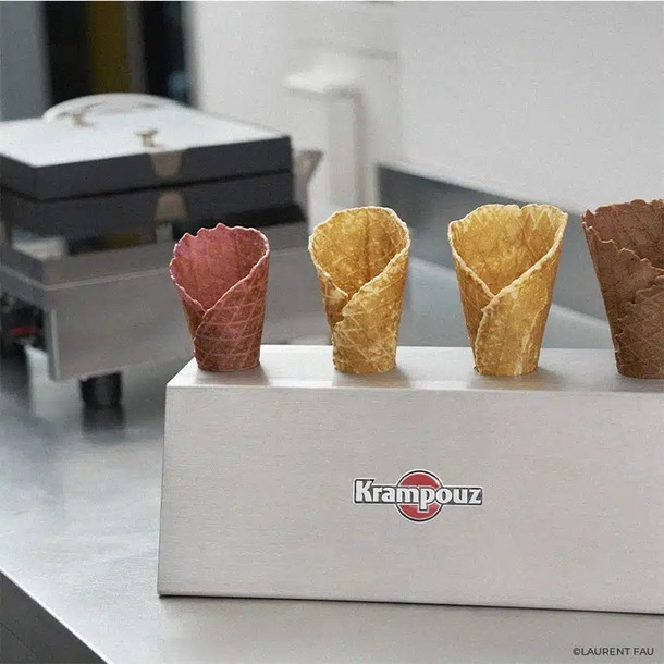 ACG1 - Appareil à former les cornets à glace