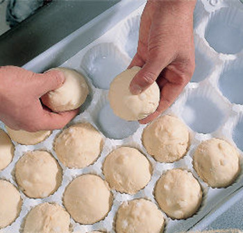 VERHUUR01 - Waffle dough balls